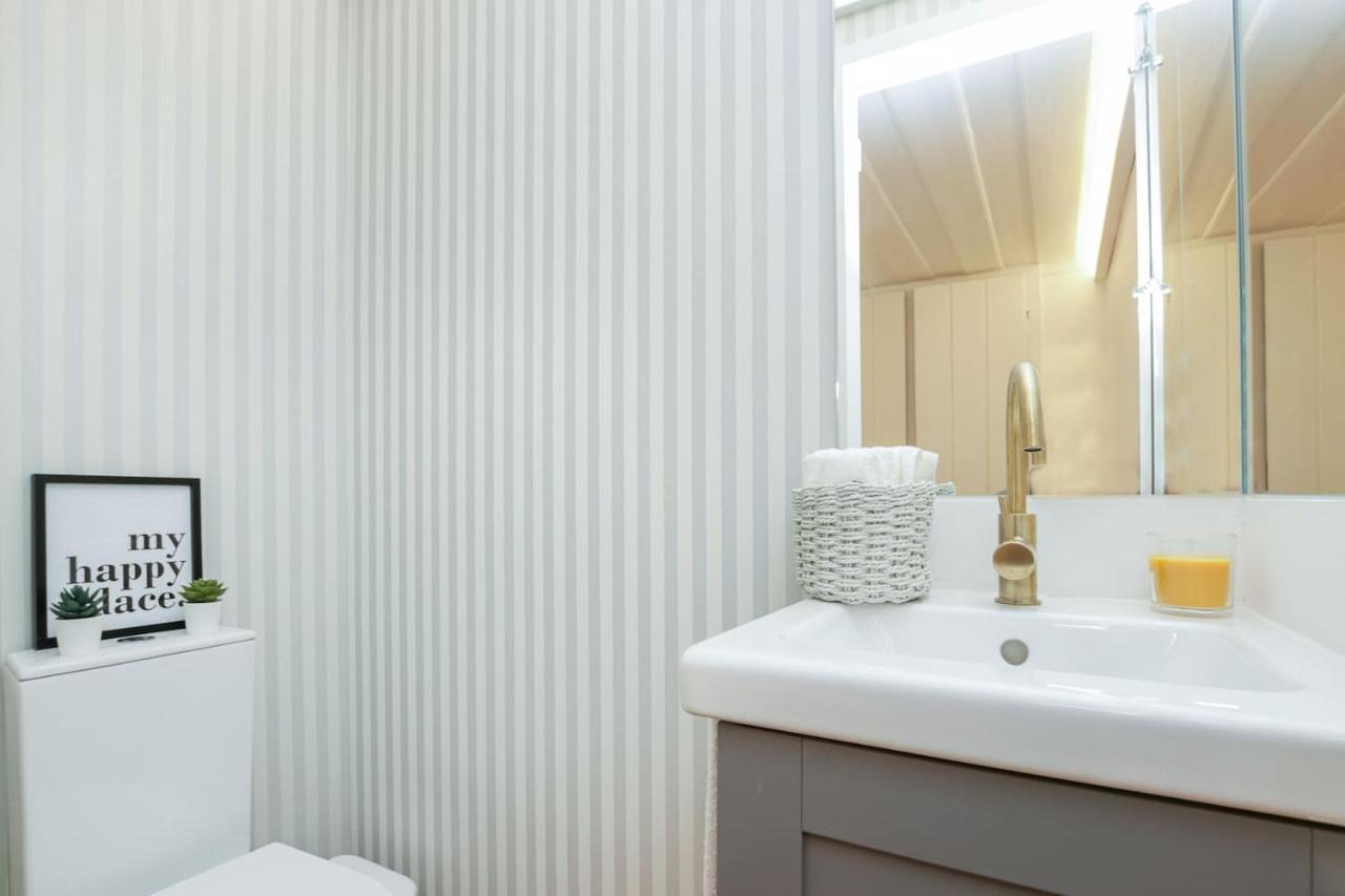 Golden Cage Chiado - Charm Historic And Cozy Apartment ลิสบอน ภายนอก รูปภาพ