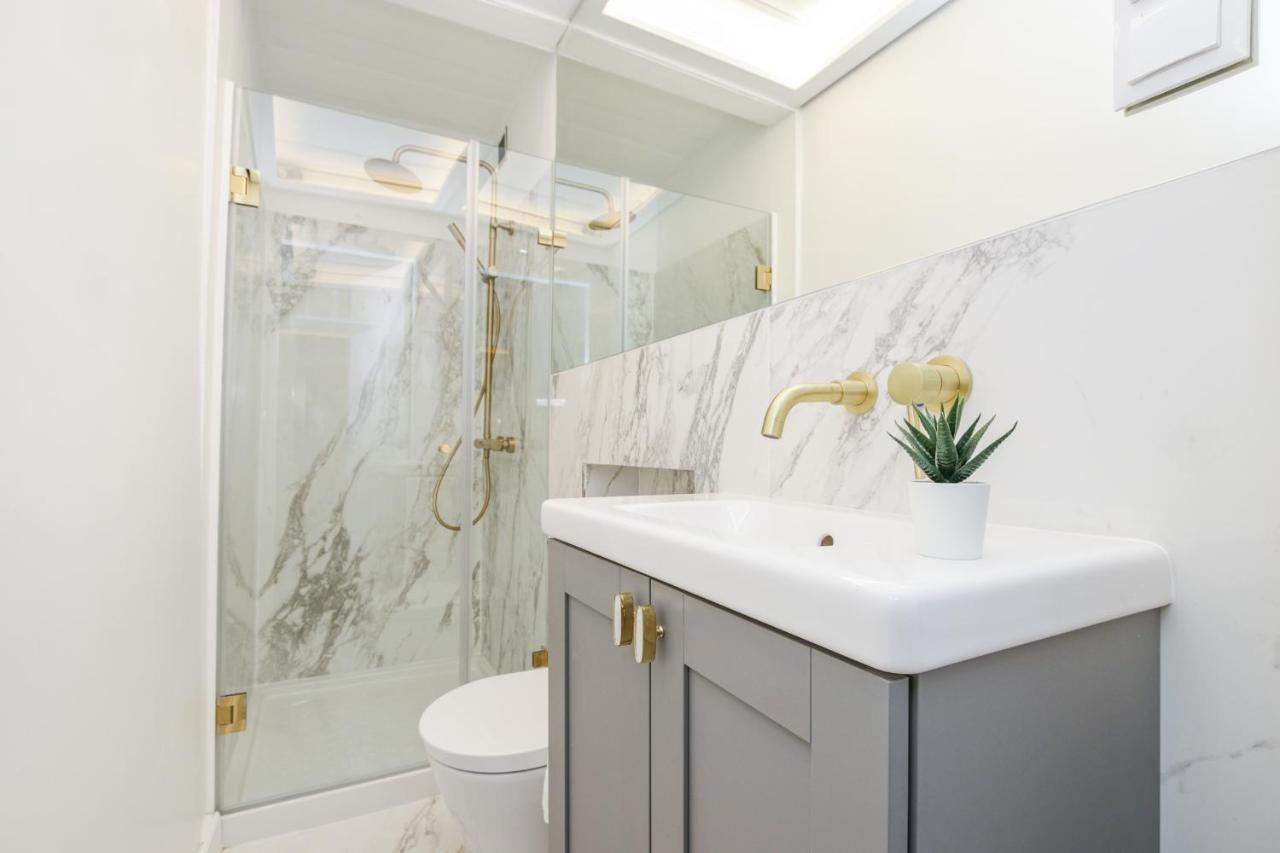 Golden Cage Chiado - Charm Historic And Cozy Apartment ลิสบอน ภายนอก รูปภาพ