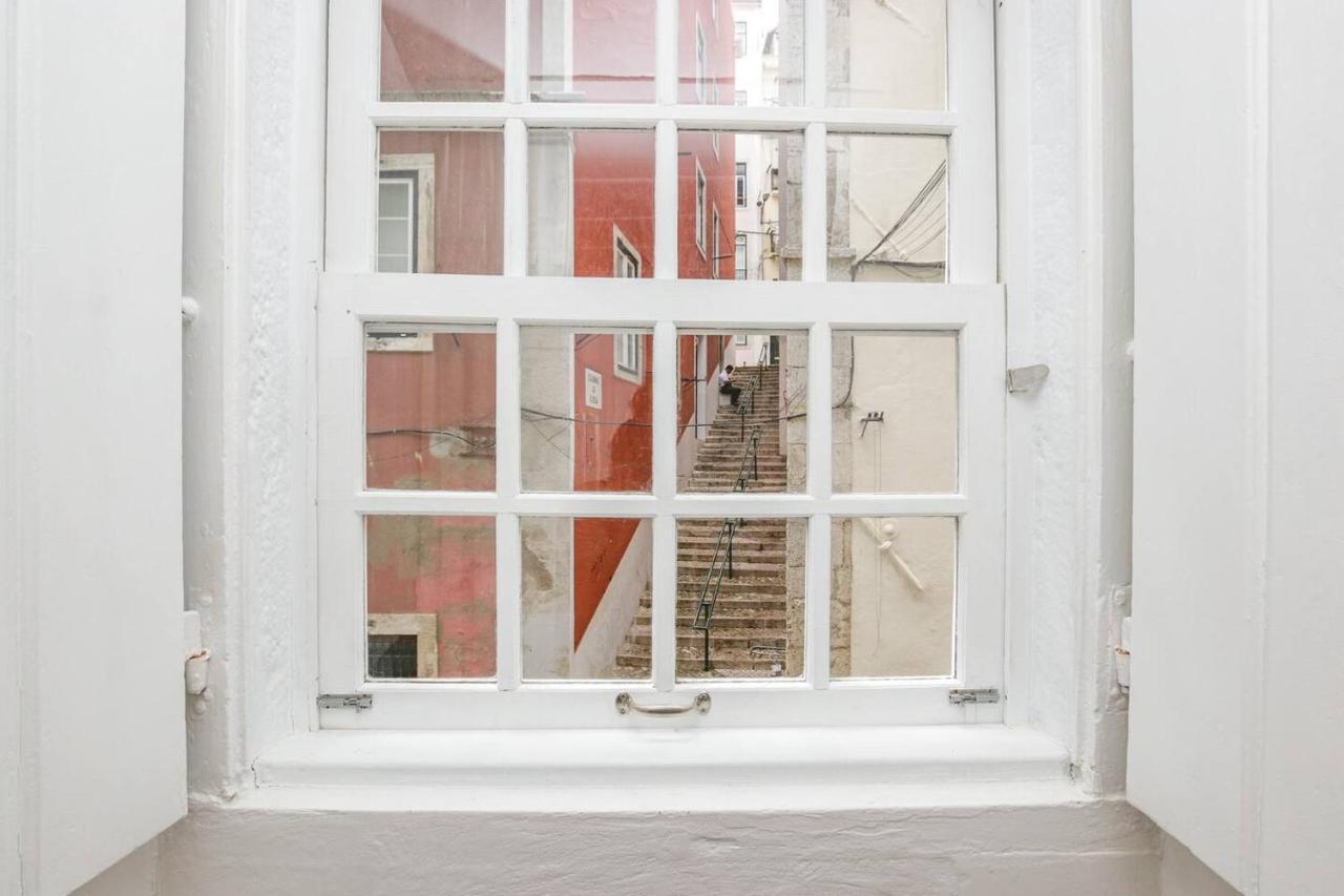 Golden Cage Chiado - Charm Historic And Cozy Apartment ลิสบอน ภายนอก รูปภาพ