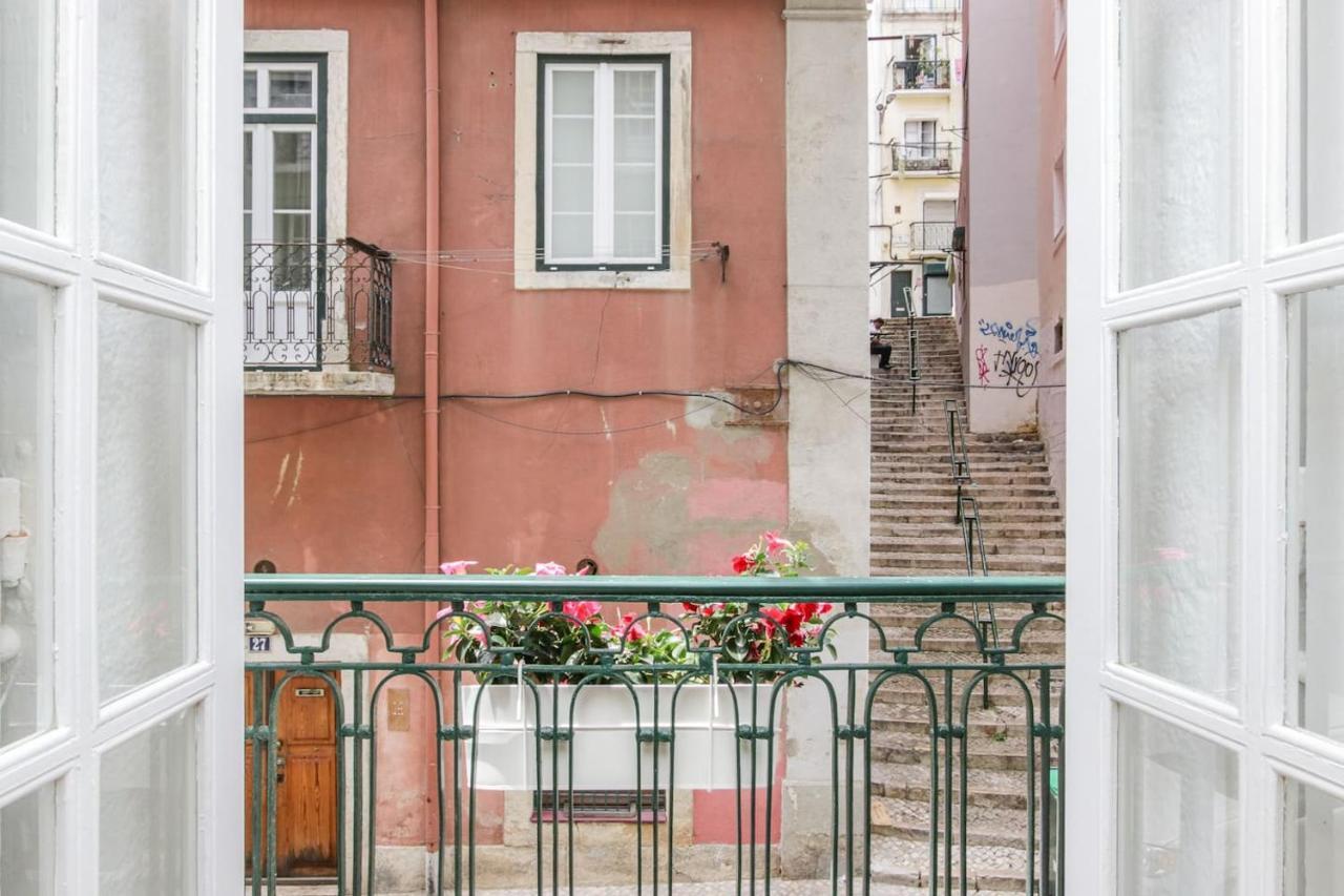 Golden Cage Chiado - Charm Historic And Cozy Apartment ลิสบอน ภายนอก รูปภาพ