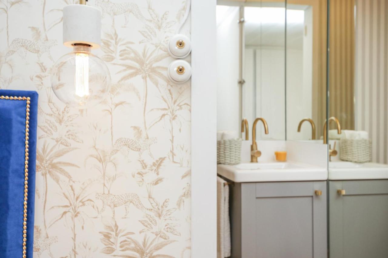 Golden Cage Chiado - Charm Historic And Cozy Apartment ลิสบอน ภายนอก รูปภาพ
