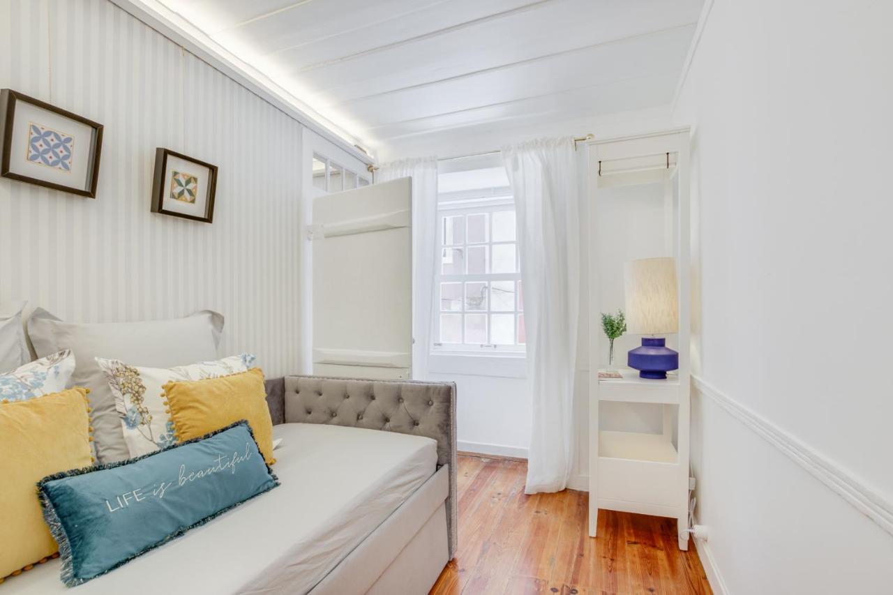 Golden Cage Chiado - Charm Historic And Cozy Apartment ลิสบอน ภายนอก รูปภาพ