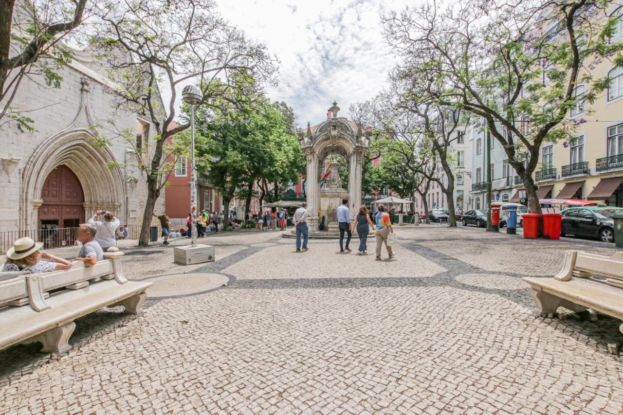 Golden Cage Chiado - Charm Historic And Cozy Apartment ลิสบอน ภายนอก รูปภาพ