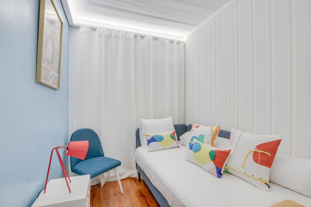 Golden Cage Chiado - Charm Historic And Cozy Apartment ลิสบอน ภายนอก รูปภาพ