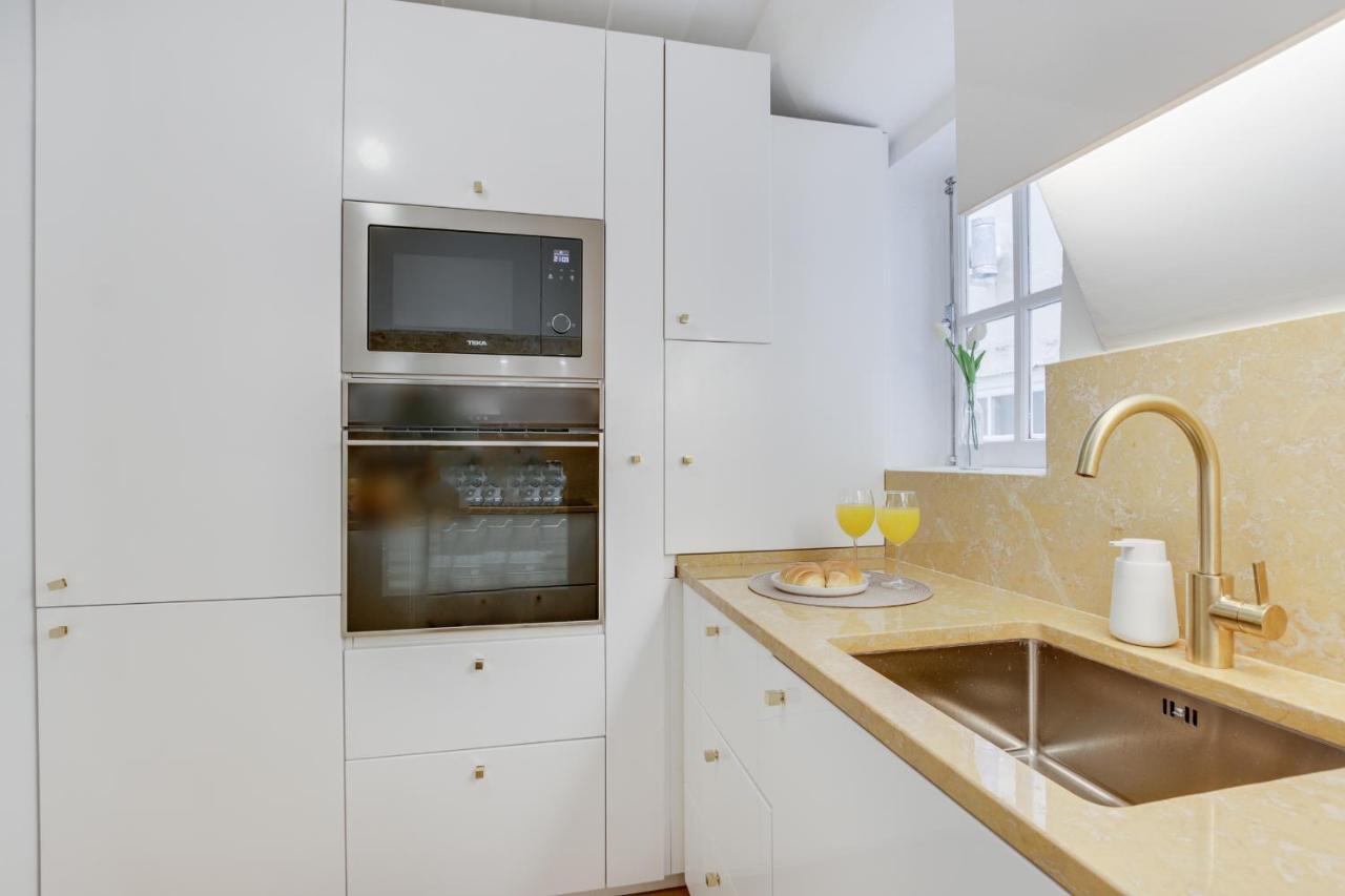 Golden Cage Chiado - Charm Historic And Cozy Apartment ลิสบอน ภายนอก รูปภาพ