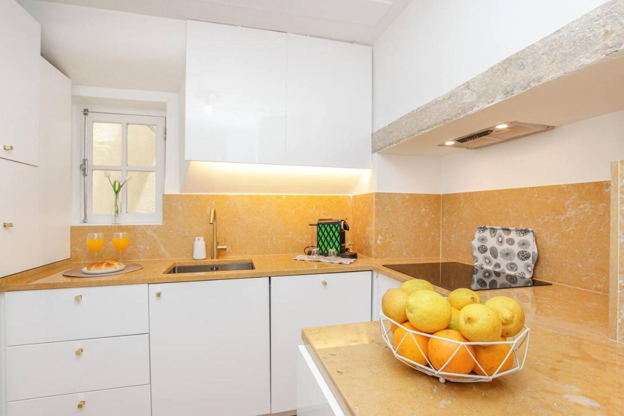 Golden Cage Chiado - Charm Historic And Cozy Apartment ลิสบอน ภายนอก รูปภาพ